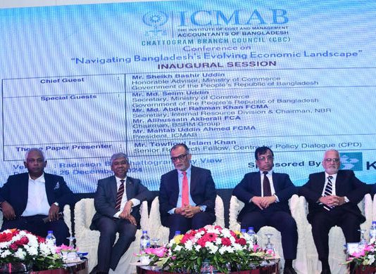 অর্থপাচার ও দুর্নীতি দেশের অর্থনীতিকে চাপে ফেলেছে: বাণিজ্য উপদেষ্টা