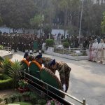 পিলখানা ট্র্যাজেডি : শহীদদের কবরে স্বরাষ্ট্র উপদেষ্টা, তিন বাহিনী প্রধানের শ্রদ্ধা