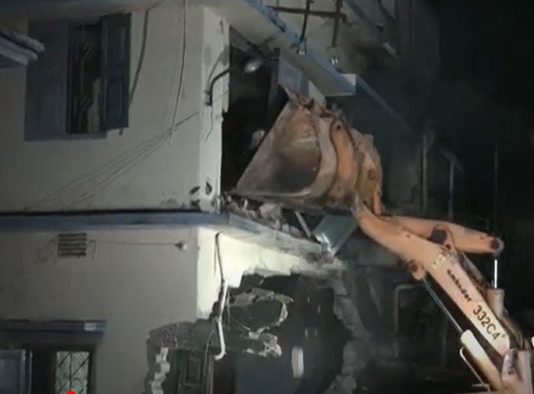 গুঁড়িয়ে দেওয়া হলো তোফায়েল-আমুর বাড়ি