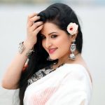 ভালোবাসার মানুষকে নিয়ে দুনিয়া জয় করা যায় : পরীমণি