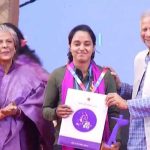 অদম্য নারী পুরস্কার প্রদান করলেন প্রধান উপদেষ্টা