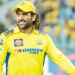 ফিট থাকলে খেলে যাবেন ধোনি