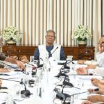 দায়িত্ব পালন অসম্ভব করে তুললে জনগণকে সঙ্গে নিয়ে সিদ্ধান্ত