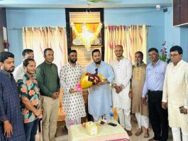 সব মানুষ তাদের নিজ নিজ ধর্মের আজ্ঞানুবর্তী হয়ে সুখী হয়