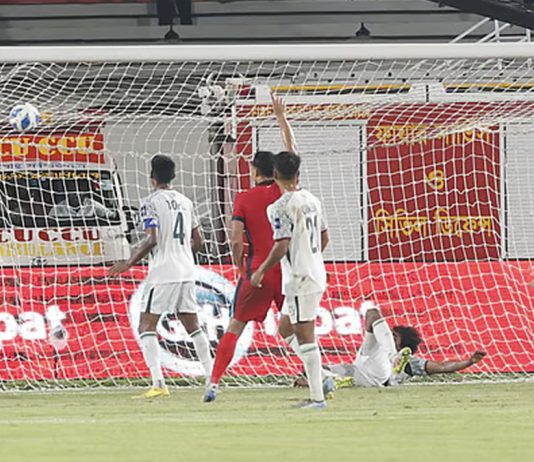 লড়াই করে হারলো বাংলাদেশ