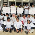 কাফনের কাপড় পরে এনবিআরে ফের কলম বিরতি