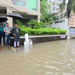 নগরের জলমগ্ন স্থানে জনগণকে সচেতন হতে বললেন চসিক মেয়র