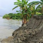 হাতিয়ায় জোয়ারে ৩ কিলোমিটার বেড়িবাঁধ ক্ষতিগ্রস্ত, বিস্তীর্ণ জনপদ প্লাবিত