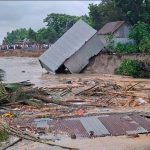 পদ্মা সেতু প্রকল্প রক্ষা বাঁধে ভয়াবহ ভাঙন, আতঙ্কে ৬০০ পরিবার