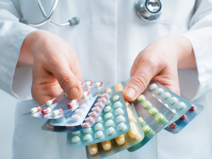 shutterstock_doctor_drugs-1280x960
