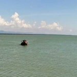 নাফ নদী থেকে নৌকাসহ ৫ জেলেকে ধরে নিয়ে গেছে আরাকান আর্মি