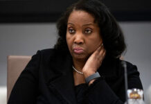 মার্কিন কেন্দ্রীয় ব্যাংকের গভর্নরকে অপসারণের নির্দেশ ট্রাম্পের