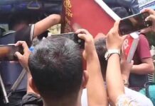 জন্মাষ্টমী শোভাযাত্রায় চিন্ময়-র প্ল্যাকার্ড নিয়ে প্রবেশের চেষ্টা : ৬ জন আটক