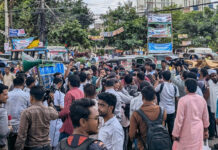 নুরের ওপর হামলার প্রতিবাদে চট্টগ্রামে সড়ক অবরোধ