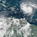 ঘণ্টায় ২৬০ কিলোমিটার বেগে ধেয়ে আসছে হ্যারিকেন অ্যারিন