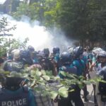 শিক্ষার্থীদের পুলিশের ধাওয়া, টিয়ারশেল-সাউন্ড গ্রেনেড নিক্ষেপ