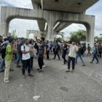 আগারগাঁও মোড় ব্লকেড করলেন শেকৃবির শিক্ষার্থীরা