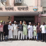 বাগেরহাটে চলছে হরতাল, জেলা প্রশাসককে কার্যালয়ে প্রবেশে বাধা