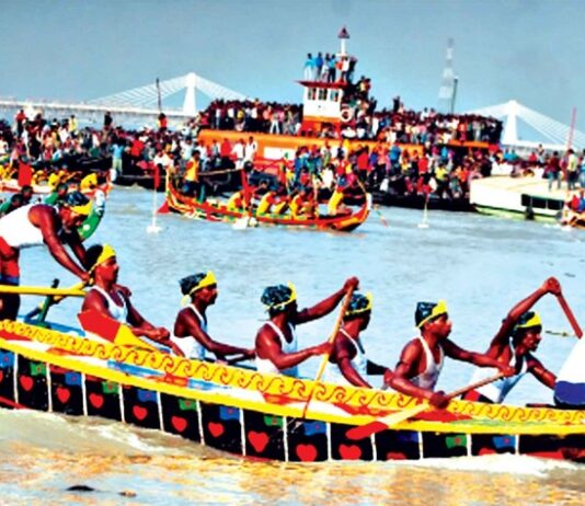 গুলজার মামার নৌকা বাইচ