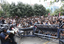 নেপালে বিক্ষোভে ভয়াবহ সহিংসতা, রাজধানীতে সেনা মোতায়েন : নিহত ৮