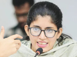 বয়কট! বয়কট! ডাকসু বর্জন করলাম : উমামা ফাতেমা