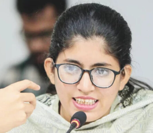 বয়কট! বয়কট! ডাকসু বর্জন করলাম : উমামা ফাতেমা