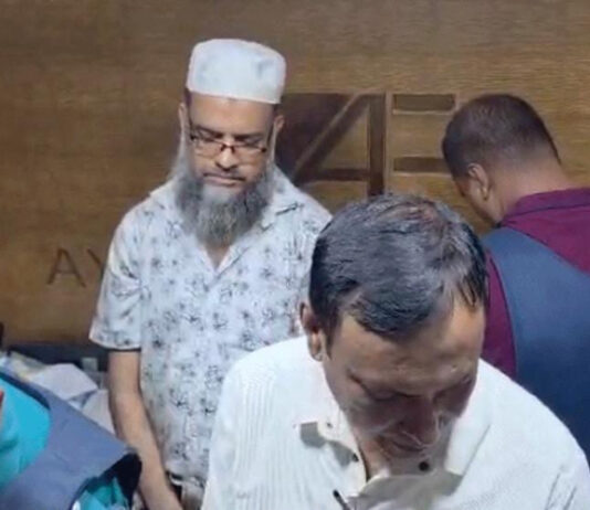 কমার্স কলেজ এলাকা থেকে গুলিসহ যুবলীগ কর্মী গ্রেপ্তার