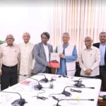 জুলাই জাতীয় সনদ বাস্তবায়নের সুপারিশমালা প্রধান উপদেষ্টার কাছে হস্তান্তর