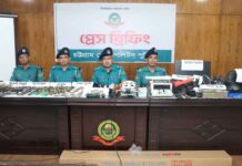 চট্টগ্রামে পুলিশের অভিযানে ১৩ অস্ত্রসহ গ্রেপ্তার ৩