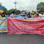 ঢাকা-চট্টগ্রাম মহাসড়ক অবরোধ করলেন ইসলামী ব্যাংকের চাকরিচ্যুত কর্মকর্তারা