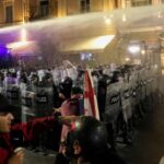 বিক্ষোভে উত্তাল জর্জিয়া, প্রেসিডেন্ট প্রাসাদে ঢোকার চেষ্টা জনতার