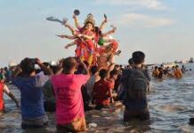 ভক্তের চোখের জলে দেবীদুর্গার বিদায়