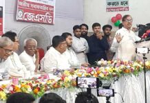 দেশ ‘বিরাট সংকটে’, উদ্ধারের ‘ক্ষমতা নেই’ সরকারের: মান্না