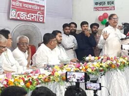 দেশ ‘বিরাট সংকটে’, উদ্ধারের ‘ক্ষমতা নেই’ সরকারের: মান্না