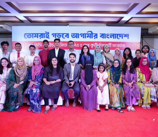 জিপিএ-৫ প্রাপ্ত কৃতিদের সংবর্ধনা দিয়েছে আবুল খায়ের গ্রুপ