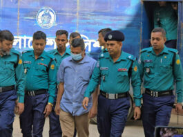 মাথা নিচু করে ট্রাইব্যুনালে ঢুকলেন সাবেক আইজিপি আবদুল্লাহ আল-মামুন