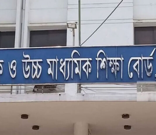 বোর্ড চ্যালেঞ্জ করে চট্টগ্রামে ফেল থেকে পাস ৩৯৩ শিক্ষার্থী