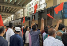 ‘বৃহত্তর সিলেটবাসী’ ব্যানারে ঢাকায় ট্রেন আটকে বিক্ষোভ