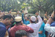 স্লোগানে উত্তাল আন্তর্জাতিক অপরাধ ট্রাইব্যুনাল গেট