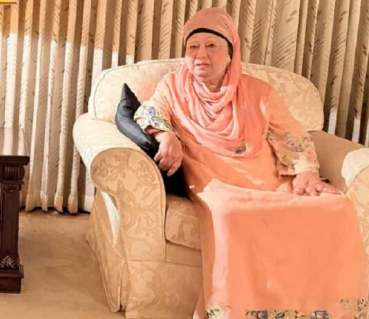 ব্রিফিংয়ে বিএনপি নেতা আজম খান : খালেদা জিয়া ‘খুব ক্রিটিক্যাল কন্ডিশনে’