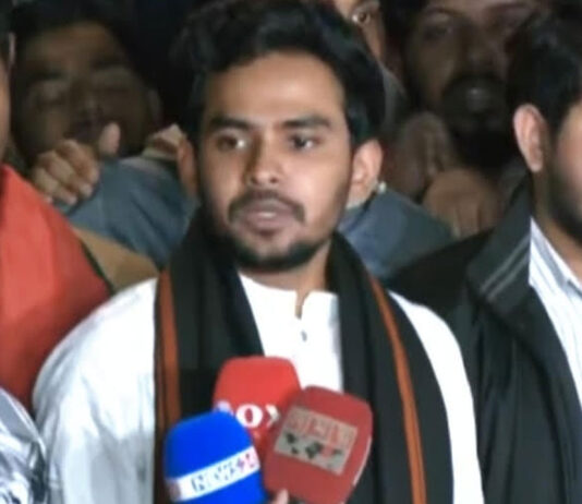 হাদির খুনিদের হস্তান্তর না করলে লড়াই থামবে না : আসিফ মাহমুদ