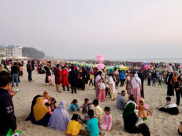 বিজয় দিবসের ছুটিতে উৎসবের নগরী কক্সবাজার, পর্যটকের ঢল