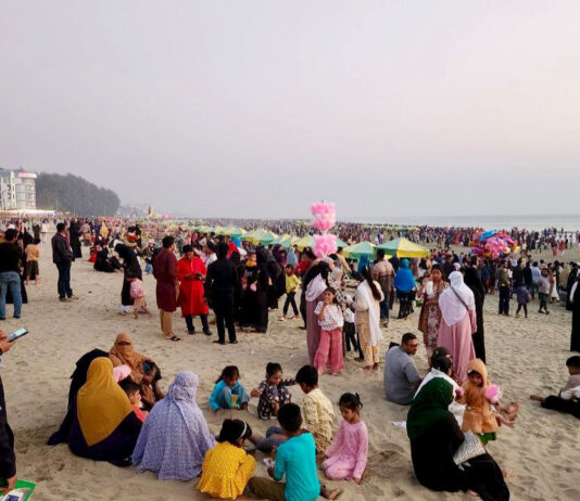 বিজয় দিবসের ছুটিতে উৎসবের নগরী কক্সবাজার, পর্যটকের ঢল