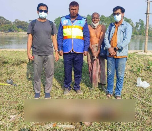 হালদায় দুই মণ ওজনের মরা ডলফিন