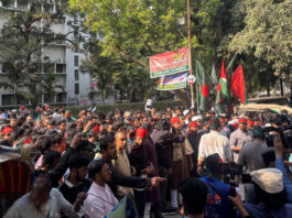 স্বরাষ্ট্র উপদেষ্টার কার্যালয় অভিমুখে ডাকসুর মার্চ শুরু