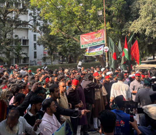 স্বরাষ্ট্র উপদেষ্টার কার্যালয় অভিমুখে ডাকসুর মার্চ শুরু