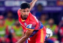 এক ওভারে ৩ উইকেট শিকার মোস্তাফিজের