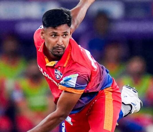 এক ওভারে ৩ উইকেট শিকার মোস্তাফিজের