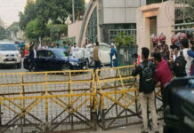 খালেদা জিয়াকে দেখতে হাসপাতালে পুত্রবধূ জুবাইদা রহমান