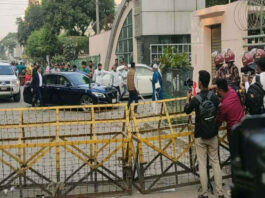 খালেদা জিয়াকে দেখতে হাসপাতালে পুত্রবধূ জুবাইদা রহমান